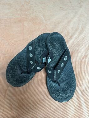 Merrell Black Mesh-Accented Thong Sandals